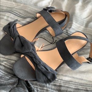 Ann Taylor grey flat heels